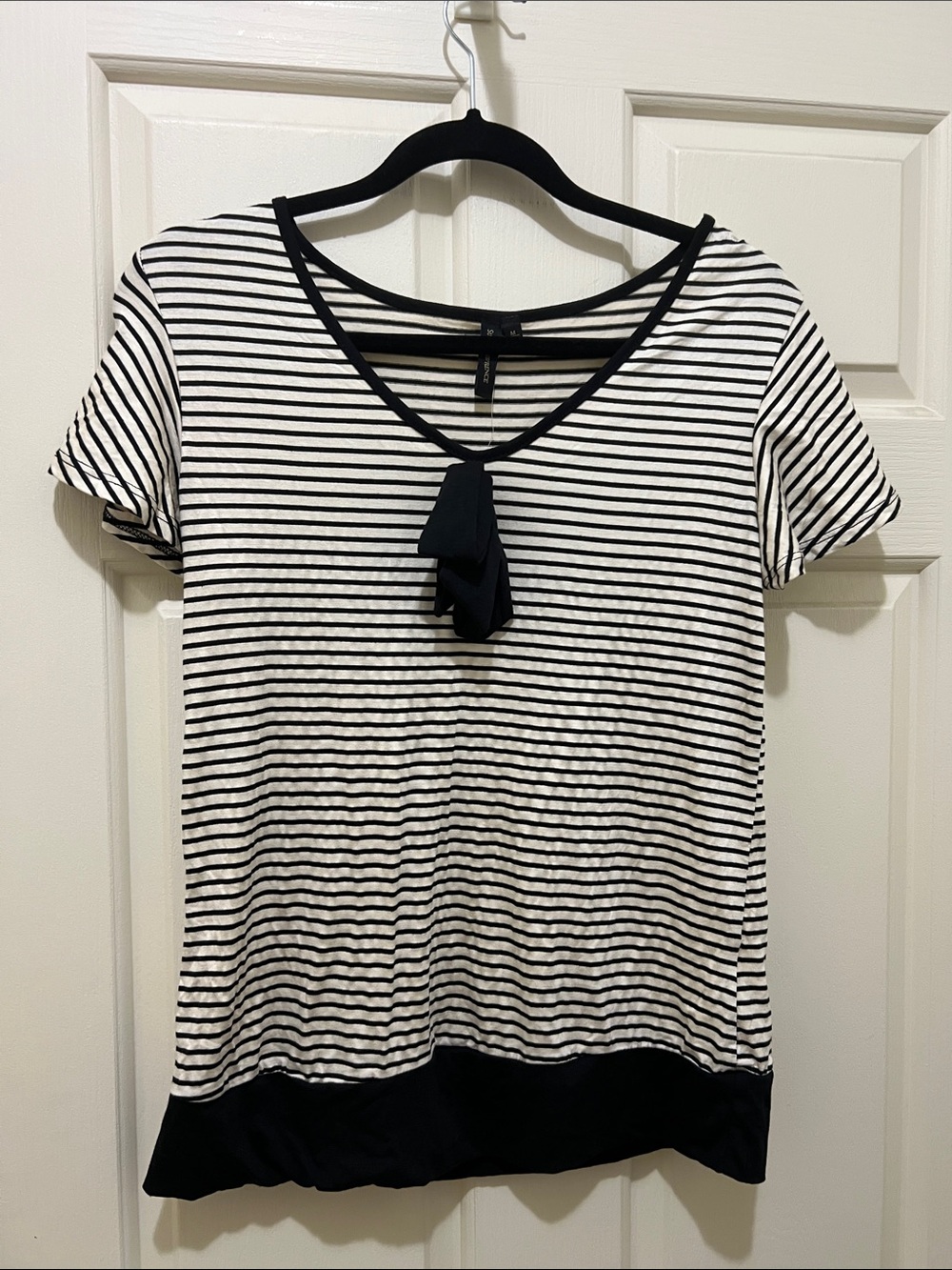 Susan Lawrence Black and White Striped Short-Sleeve Top with Front Tie (sz m)